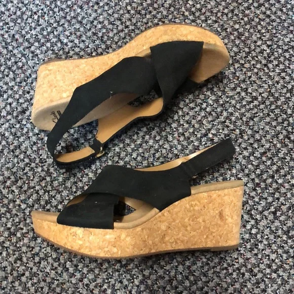 CLARKS WEDGE SANDALS - Picture 2 of 6